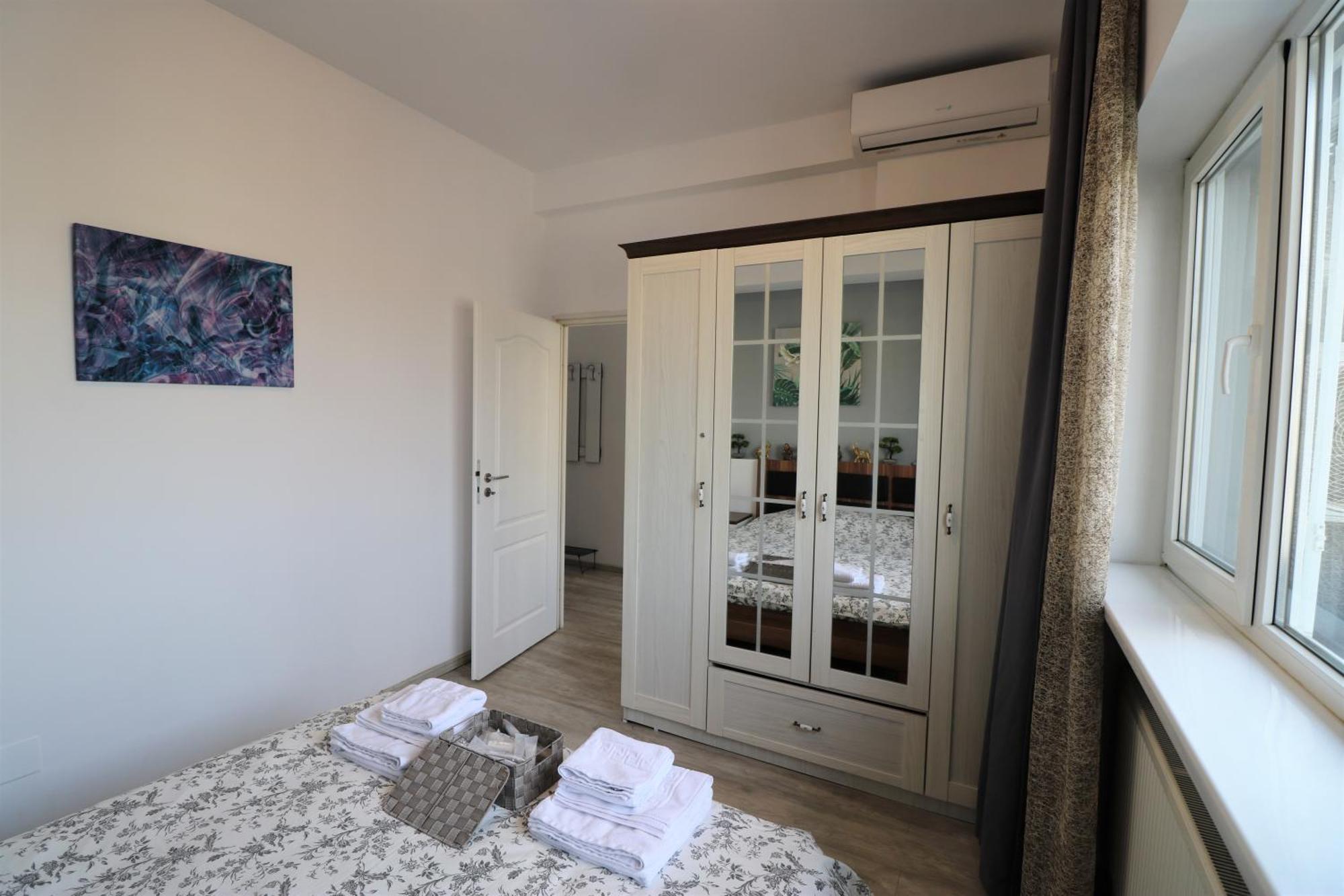 Cozy Deluxe Apartment - Old Town - Free Minibar Bukarest Kültér fotó